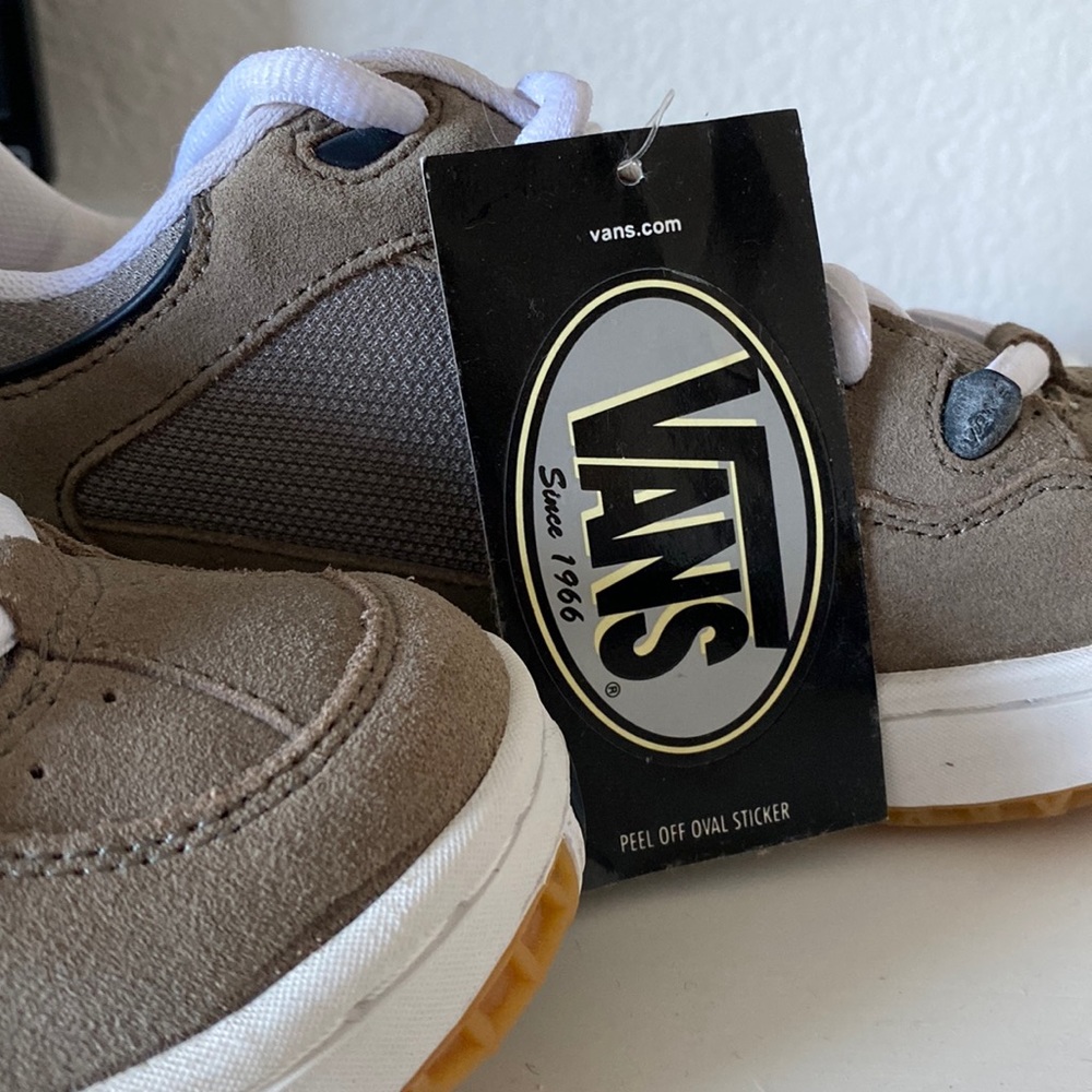 Vans - Men’s or Women’s RARE Vintage Sneakers (circa 2000s) BRAND NEW - Picture 2 of 8